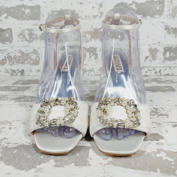 New Badgley Mischka Nixie White Charm Heeled Sandal H658 - Picture 3 of 14